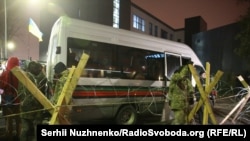 Заблокований вхід до телеканалу NewsOne, 3 грудня 2017 року