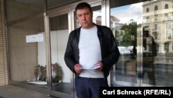 Володимир Лузгін після отримання відмови у політичному притулку в Чехії, 15 травня 2018 року