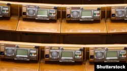 Документ преедбачає кримінальну відповідальність за неособисте голосування в парламенті