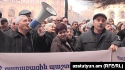 Նաիրիտցիների ցույցը Կառավարության շենքի մոտ, 20-ը փետրվարի, 2015թ.