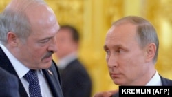 Попри те, що Росія є важливим традиційним союзником Білорусі, економіка якої піднялась за допомогою Москви, лише небагато аналітиків очікують від Кремля військового втручання в Білорусь, як це було щодо України в 2014 році