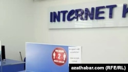 Internet kafesi, Aşgabat, 2022-nji ýylyň Baýdak aýy (suratly surat)