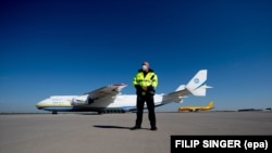 Український літак АН-225 «Мрія» привіз до Німеччини обладнання для боротьби з COVID-19, Лейпциг, 27 квітня 2020 року