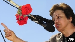 خانم عبادی شمار کشته‌شدگان در جریان سرکوب خشونت آمیز معترضان به نتایج انتخابات را حداقل صد نفر برآورد می‌کند.