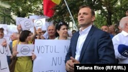 Прихильники Андрея Нестасе протестують проти невизнання виборів мера, Кишинів, 20 червня 2018 року