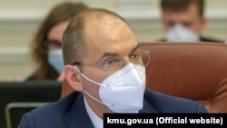 «Хвороба дуже важко переноситься. У нас збільшується кількість летальних випадків, у нас збільшується госпіталізація», – сказав Максим Степанов