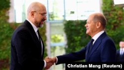 Прем’єр-міністр України Денис Шмигаль (ліворуч) і канцлер Німеччини Олаф Шольц. Берлін, 4 вересня 2022 року 