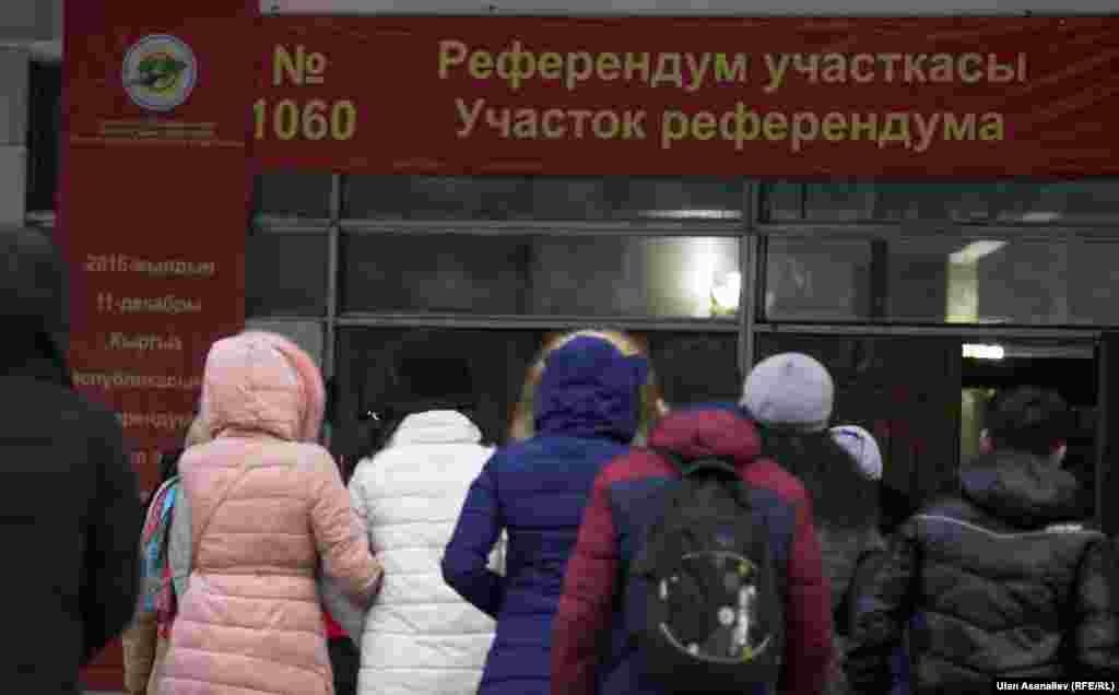 Жергиликтүү кеңештерге шайлоодо “Таза шайлоо” ассоциациясынын 200дөн ашуун байкоочулары көз салышууда.