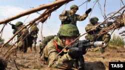 Ілюстративне фото. Російські і білоруські десантники під час спільних навчань, квітень 2016 року