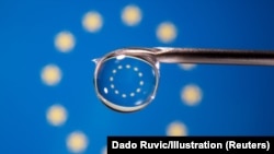 Cu 27 de state, spre deosebire de cele 50 ale Statelor Unite, UE este cu trei pași în urma SUA