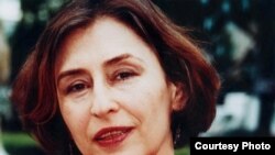 آذر نفيسی، استاد ادبيات تطبيقی در دانشگاه جان هاپکينز آمريکا و نويسنده کتاب پرفروش «لوليتا خوانی در تهران»