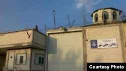 ورودی زندان رجایی‌شهر در کرج