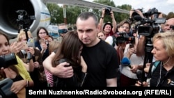КИЇВ – український режисер Олег Сенцов після обміну ув’язненими між Росією і Україною. 7 вересня 2019 року