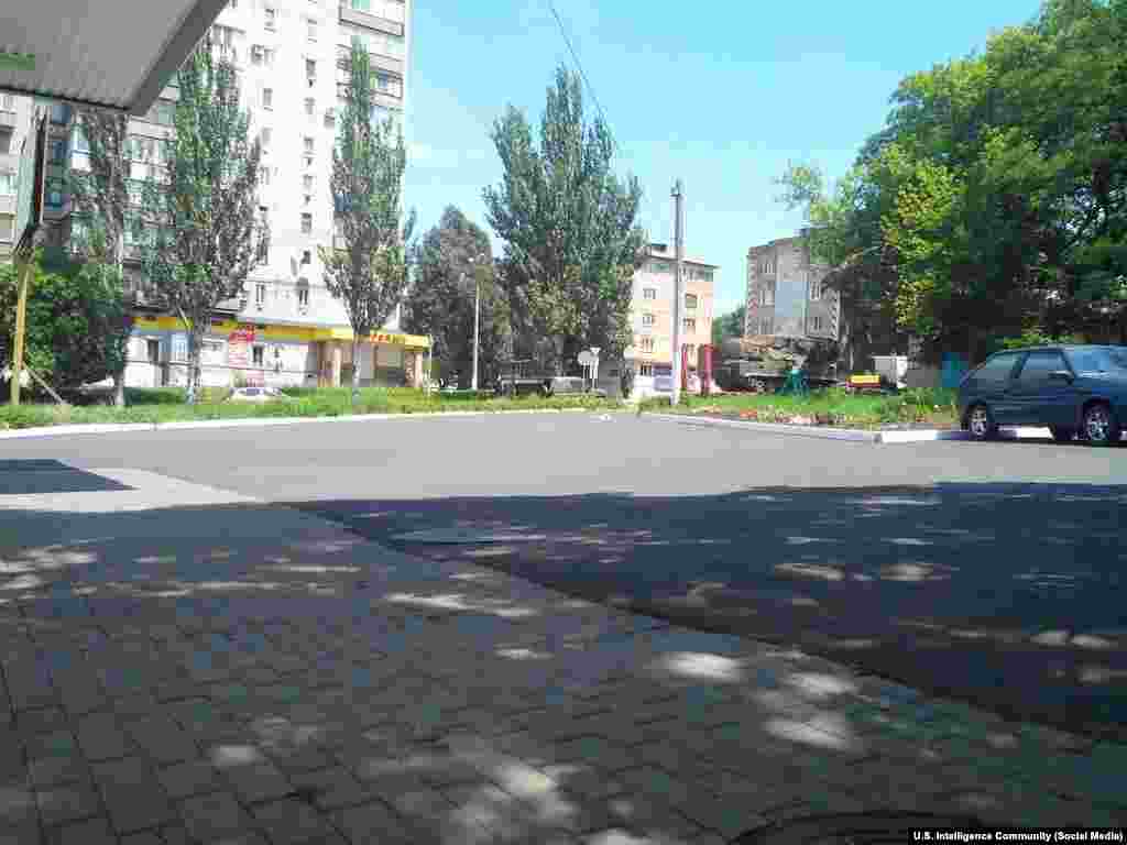 Фотографія з соціальних мереж: комплекс «Бук» на вулиці Краснодону. Фотографія поширена американським розвідтовариством 22 липня