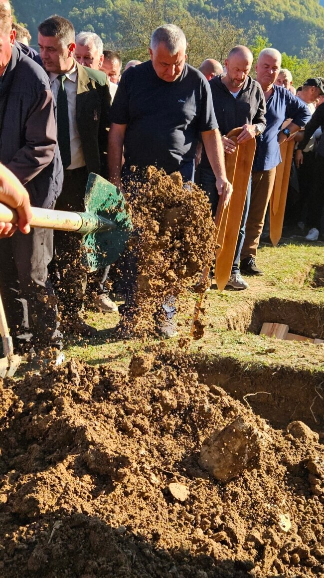 Hiljade građana na ukopu 19 žrtava poplava u Jablanici