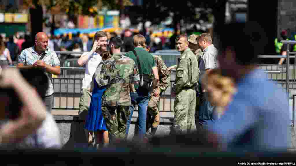 Бійці доробатів під час зустрічі на майдані Незалежності