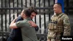 Premierul Canadei, Justin Trudeau, a făcut o vizită neanunțată, sâmbătă, la Kiev. Președintele Ucrainei, Volodimir Zelenski, a vorbit despre îndelung anunțata contraofensivă ucraineană la conferința de presă comună cu acesta.