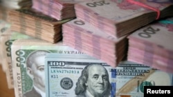 Уряд закладав у бюджет курс долара на рівні 29,5 гривні