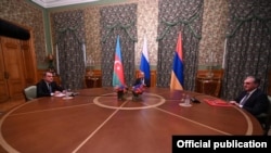 Ադրբեջանի, Ռուսաստանի և Հայաստանի ԱԳ նախարարներ Ջեյհուն Բայրամովը, Սերգեյ Լավրովը և Զոհրաբ Մնացականյանը, Մոսկվա, 9-ը հոկտեմբերի, 2020թ. 