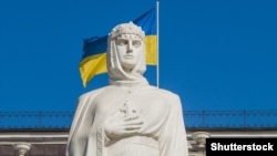 Київ. Пам’ятник правительці періоду України-Русі, Київській княгині Ользі, яка у 957 році прийняла християнство, відвідавши Константинополь