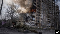 Джон Кірбі наголосив, що через подальше зволікання Конгресу США те, що зараз відбувається в Авдіївці, може статись на інших ділянках фронту. 